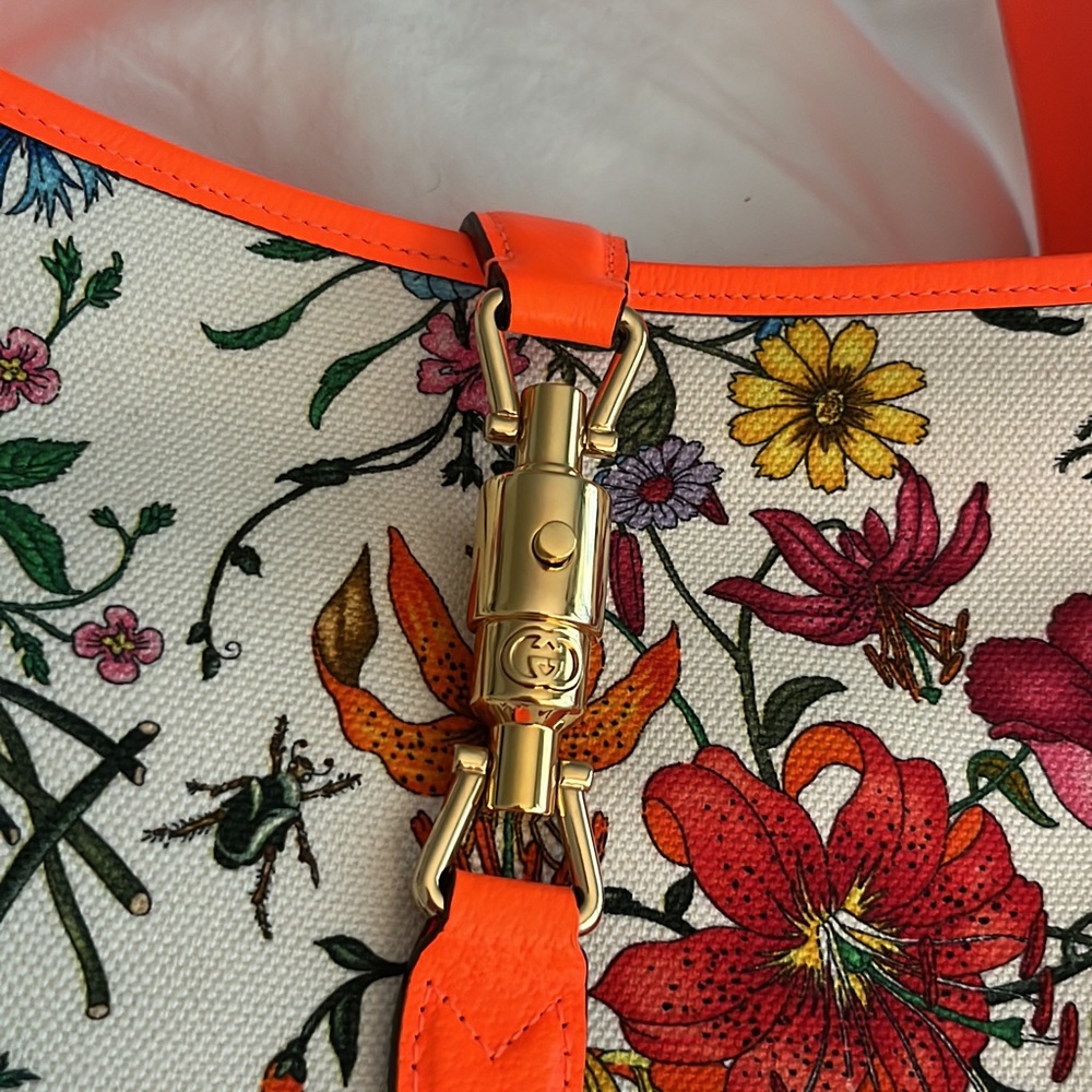 Authentic Gucci Purse - Picture 3 of 8